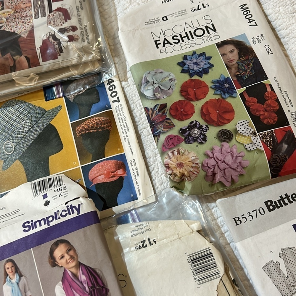 Patterns McCall’s/ Simplicity/Butterick Variety - Picture 11 of 11